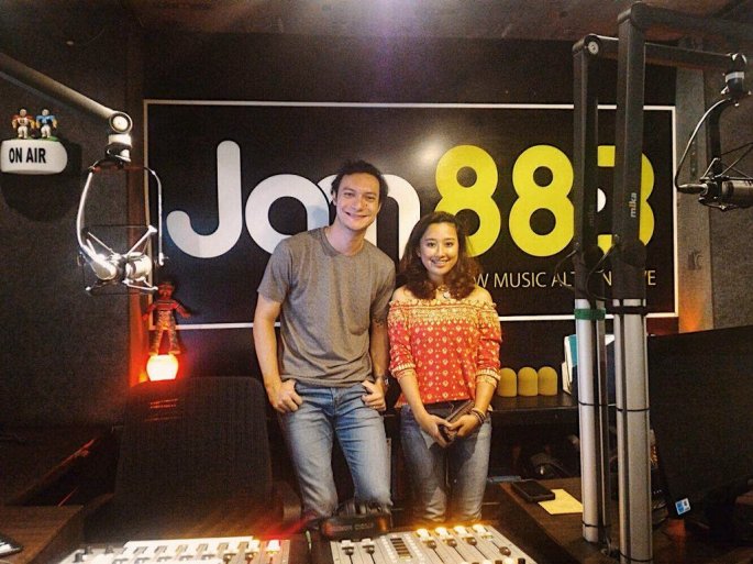 Jam 88.3 - w Russ Davis